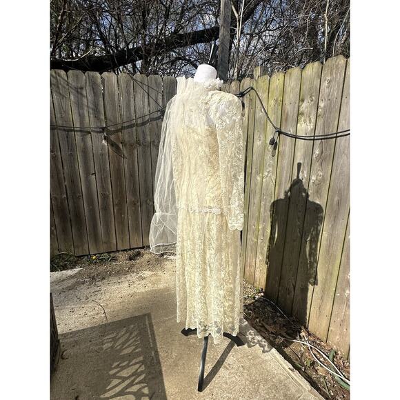 Vintage 70's Greenco Maid Wedding Dress Ivory Lace With Veil Long Sleeve Size 4 - Picture 14 of 16